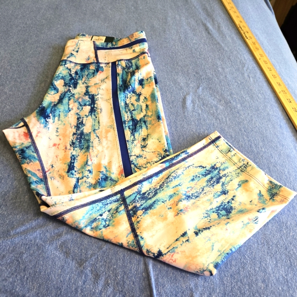 TEK GEAR Mid Rise Capri Leggins  Size XL, NWT